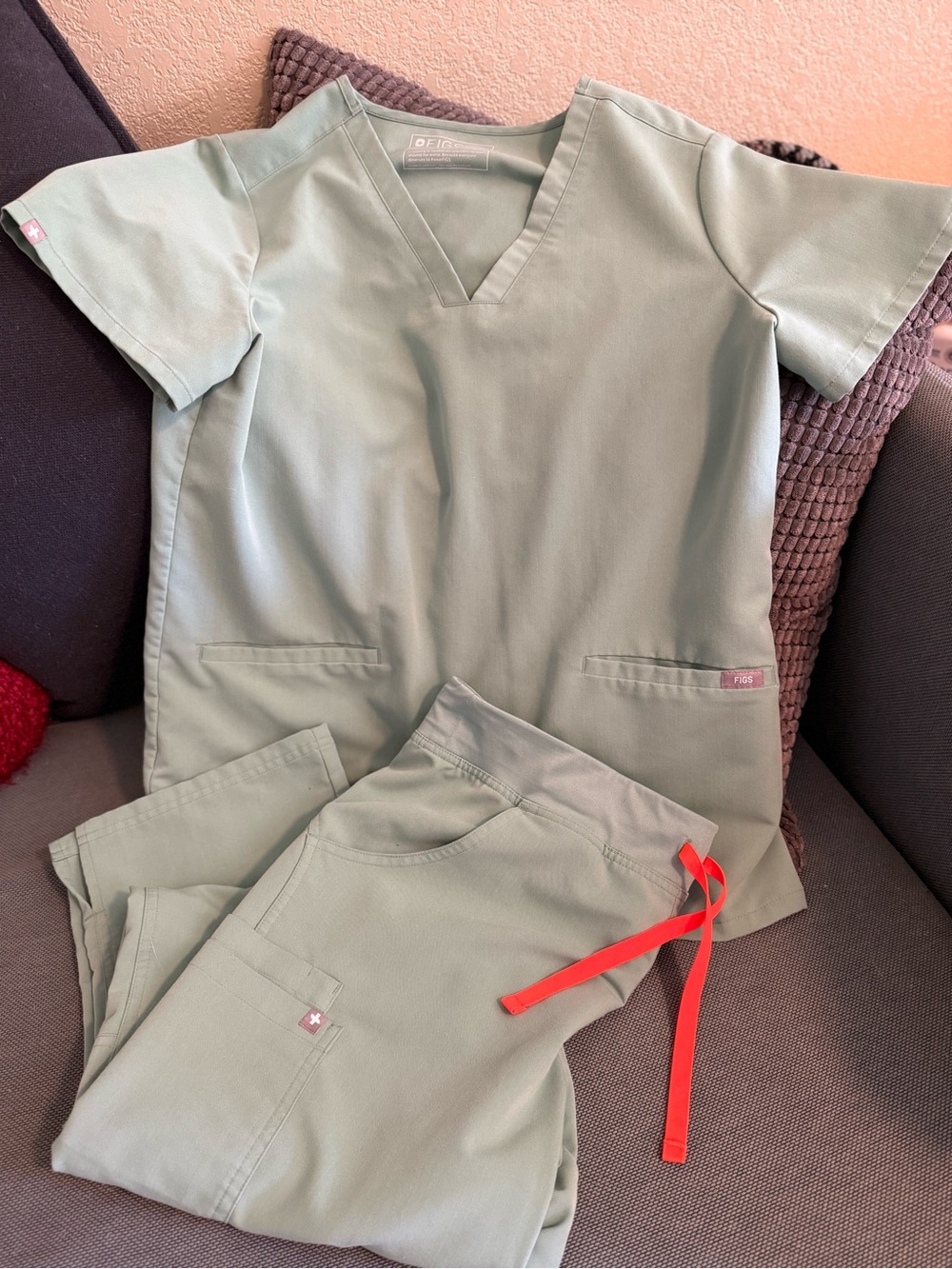 Figs Casma Top M / Kade Bottoms MP / Jade/Sage Green EUC